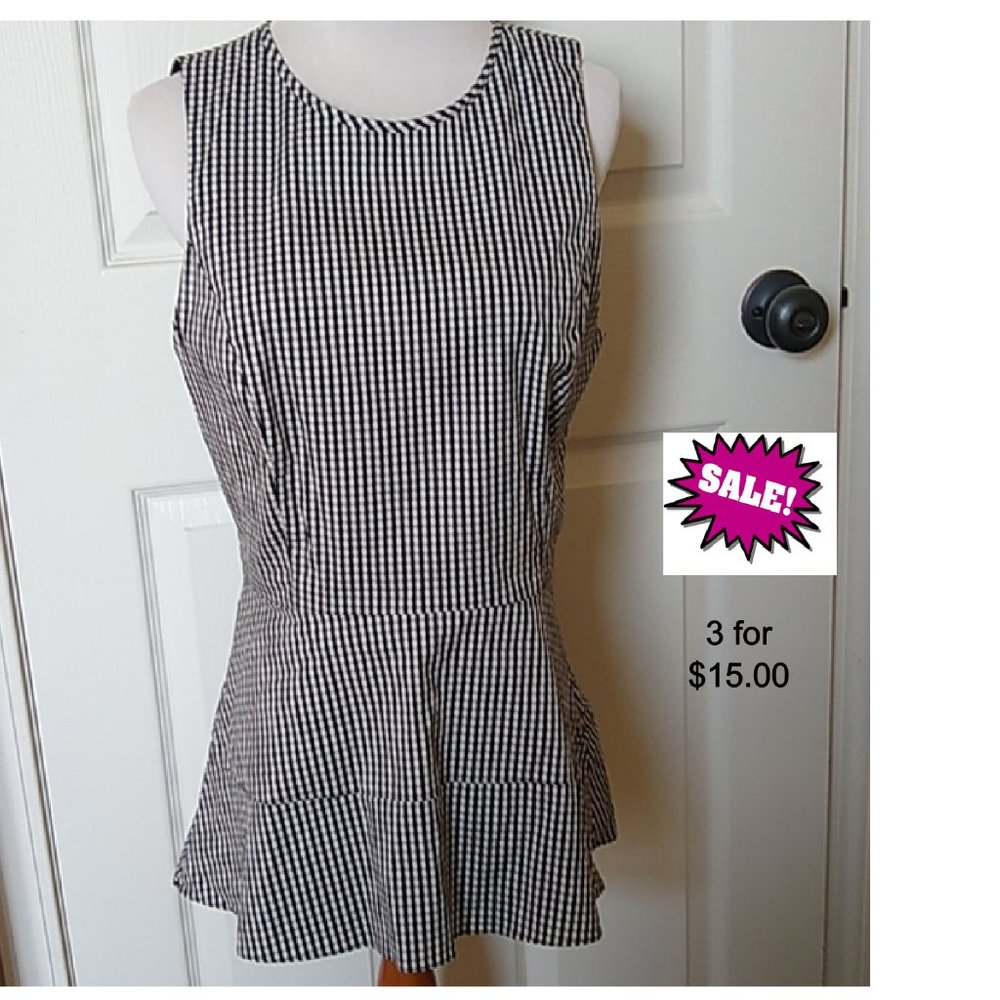 White House Black Market Sleeveless top zip back